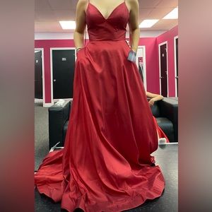 NWT Stunning burgundy prom dress. Spaghetti straps. Size 6
